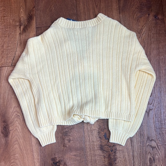 Hollister sweater - Picture 3 of 3